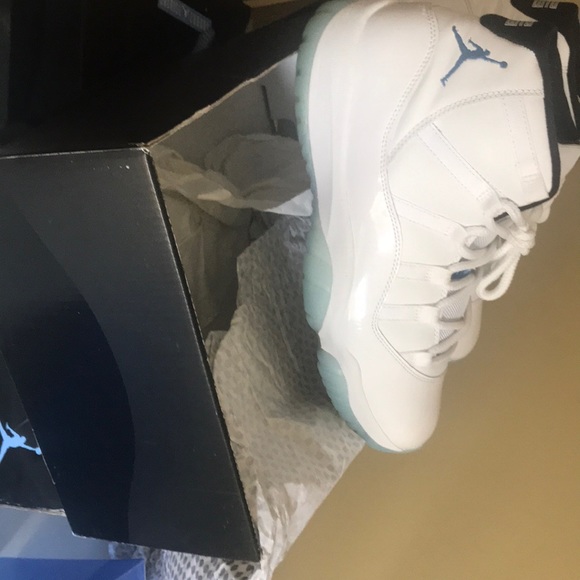 Jordan 11s retros - Picture 6 of 8